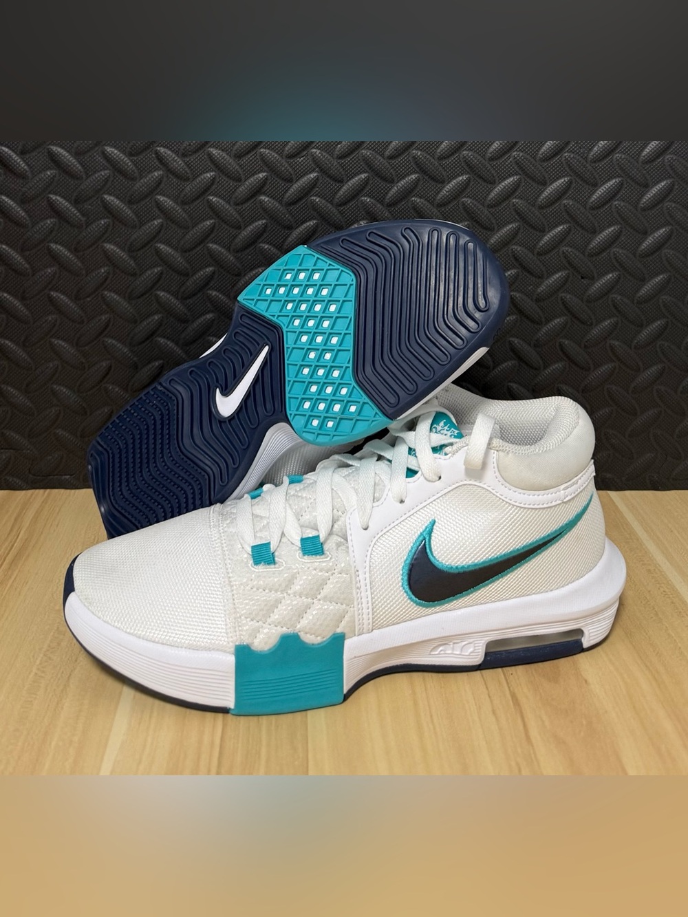 Nike LeBron Witness 8 “Dusty Cactus" HQ2139-101 Basketball Shoes Mens Size 9.5